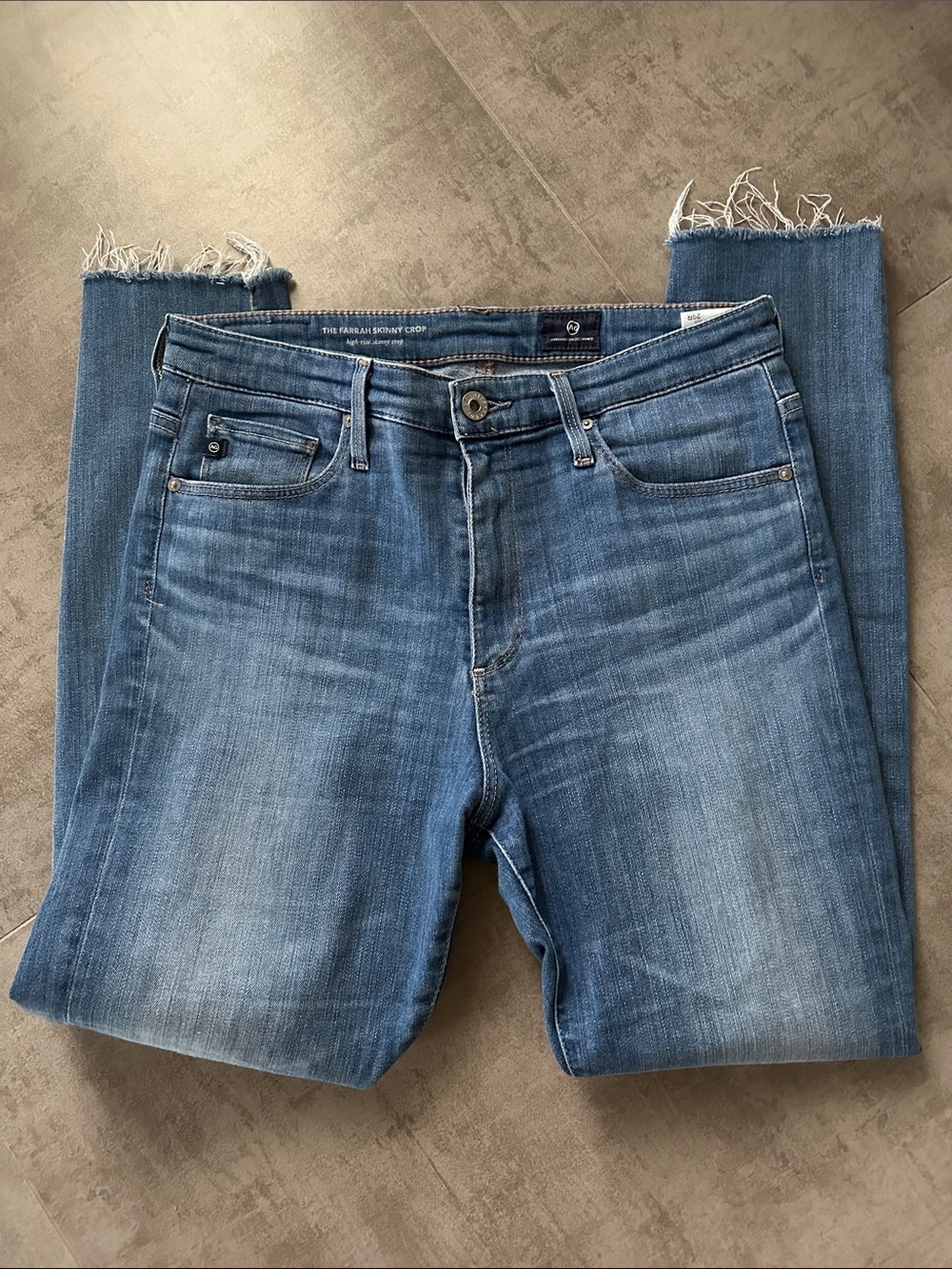 Ag Adriano Goldschmied Frayed Hem Cropped Jeans - Medium Blue